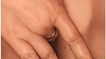 Muy Cachonda Masturbandome Con Un Poco De Ayuda