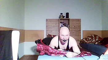 SklaveAndreas foltert sich mit Reizstrom