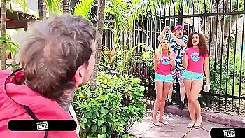 Watches Willow Ryder & Vianne Desilva Kinky Ass Licking Threesome