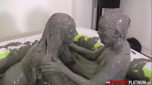 PORNSTARPLATINUM Mindi Mink Pussy Licked In Les Mud Session