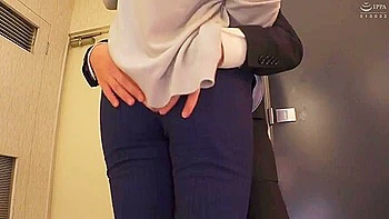 [huntb-378] Are Your Pants Torn? Pita Bread Girls Pants Are Torn And A Big Butt T-back Is In Front Of You! I Was Excited When I Was Shown An Erotic Butt, And I Inserted A Big Penis Scene 4