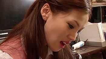 Ameri Ichinose in Ameri Visits Rooms of Single Guys 2.1