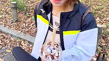 A girl who shows off her slender body trained in club activities on the bed