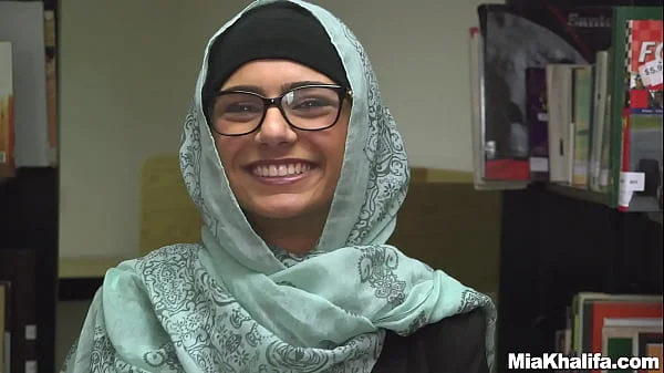 MIA KHALIFA - Enjoy This Intimate Tour Of An Amazing Arab Body