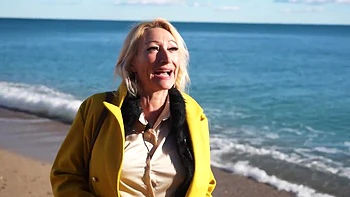 Oney, 23, a very cerebral young woman from Aix... - Jacquie et Michel TV