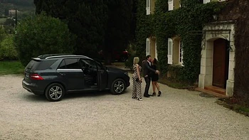 Claire responds to the crazy requests of one of her clients - Jacquie et Michel TV