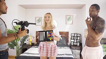 Nuestra companera de piso no tiene dinero para su habitacion