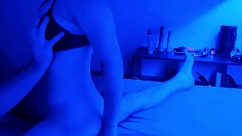 couple faisant l amour en lumiere bleutée