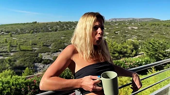 Lady, 41, makes a new friend... - Jacquie et Michel TV