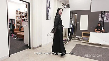 Backstage went wrong and wet(no cuts or so), Anna de Ville