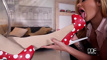 Savoring High Heels: This is Lesbian Foot Fetish Lewdness