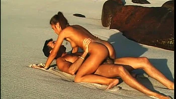 Melanie Has Hardcore Oral and Anal Sex on the Beach with Her Man - Private Porn Sex Videos