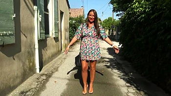 Cataleya, 29 years old, at ease in all circumstances! - Jacquie et Michel TV