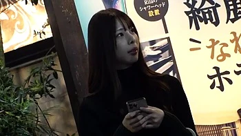 クールな美人女子大生と交渉成立後のハメ撮りエッチでスケベ度アップ