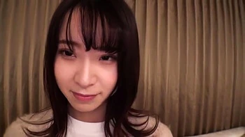 清楚な美女が手マンでウットリ濡れてピストンで艶やかに感じるハメ撮りエッチ