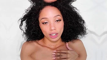 ADULT TIME - Aidra Fox Seduces Bestie Kenna James For ROMANTIC LESBIAN FUCK! PORTUGUESE SUBTITLES: Porn