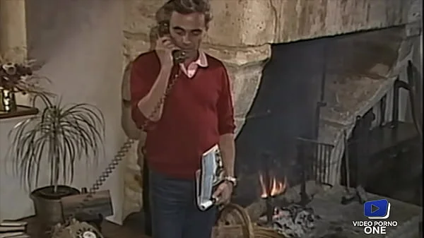 Il baise sa secrétaire en pensant à sa femme