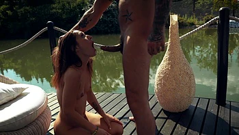 Brunette hottie Lina Mercury enjoys outdoor anal sex