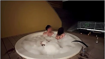 個人撮影温泉旅行夜の露天風呂のハフルハスてまったり気付くとイチャイチャしていた素人カッフルの日常動画japanese Amateur Hentai 日本人ハイハン色白美少女