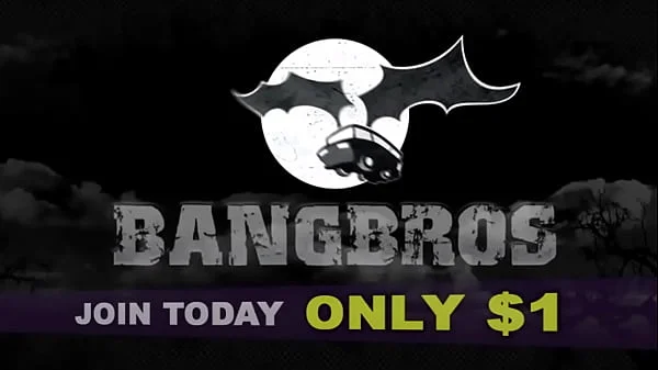 BANGBROS - Curvy Cuban Babe Julianna Vega Getting Dicked Down By Sean Lawless