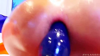 Godlike Angel Elise Siswet Is Fucking With A Pretty Huge Toy