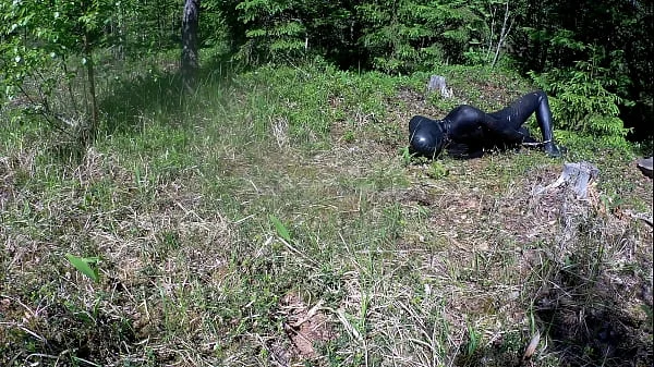 Outdoor hogtie in hot summer day.