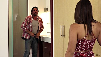 Sara Luvv fucks the cable guy while husband is out!