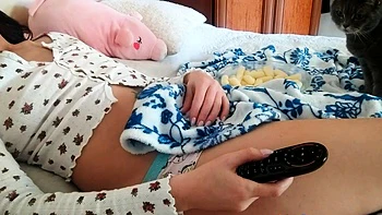 Milf Fists Herself Before Playing with Dildo