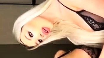 Horny Amateur Babe Booty Twerking In Panties