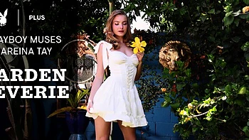 Sexy nude teen Hannah loves juicy fruits