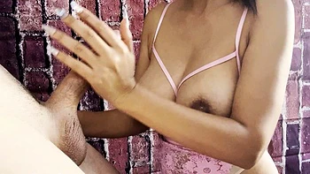 Cute amateur webcam teen girl toying pussy on webcam