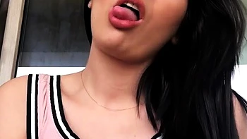 Big boob brunette masturbates on webcam