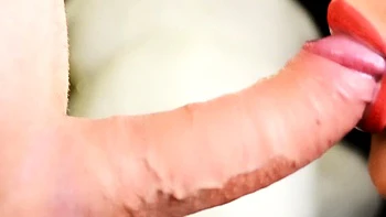 Heie MILF gibt einen schlampigen Blowjob  Amateur-Sperma-S