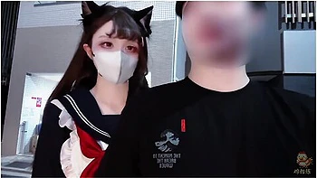 在一家咖啡馆里一个坏女人让她点餐然后她就被榨t了