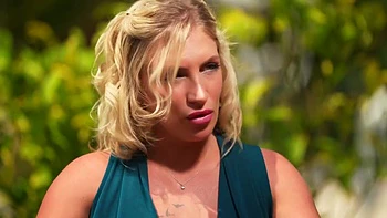 Rose joins Lorenzo in Annecy - Jacquie et Michel TV