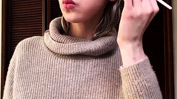 Trans girl does her makeup