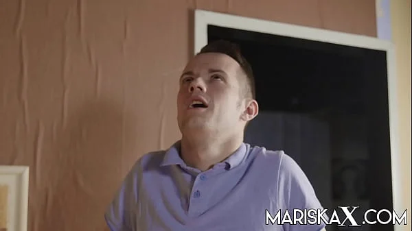 MARISKA Busty babes Lyne and Susi share two cocks