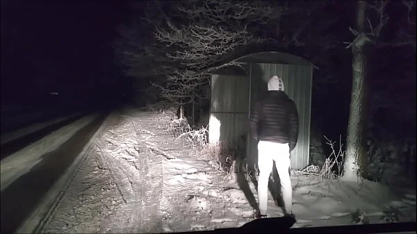 Przyjaciel męża rucha mnie przy drodze odwożąc do domu