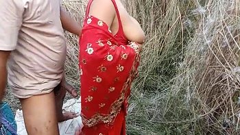 Full Bangladeshi Wife In The Grass