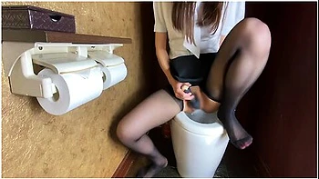 [squirting] Career Woman Who Feels Refreshed In The Bathroom During Work