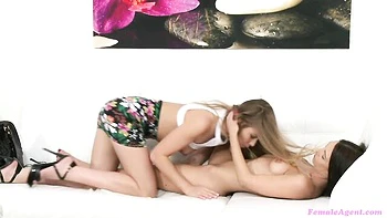 Astonishing lesbian sex play with hot models Kara and Delicious