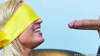 Blonde babe with apple bottom Victoria White jumps on a large dick