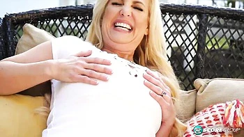 Spicy as fuck blonde Taylor Leigh touches her shaved pussy on cam