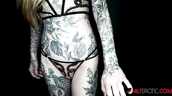 Sascha and Penny's blonde clip