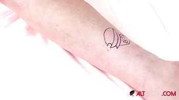 Conquering Darcy Diamond - tattooed women smut - AltErotic