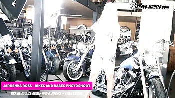 Milf scene with flashy Jarushka Ross from Bravo Models