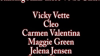 Graceful Jelena Jensen and Vicky Vette at pussy licking dirt