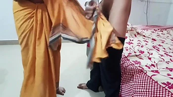 Landlord Stepsons Affair - Malik Ke Jawan Ladke Ne Kaam Wali Bhabhi Ko Pichhe Se Dabocha Fir Apna Lauda Chusaya