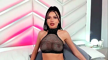 Masturbating solo babe loves her toys