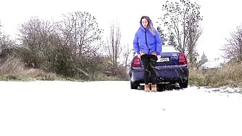 Stunning European lady Naomi Bennet likes pissing on the cam